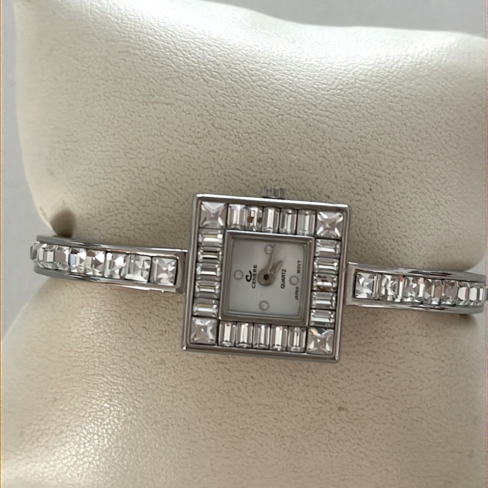 Both Cenere Watch Ladies
Elegant Chrystal Rhinestones
Hinged Quartz No Battery